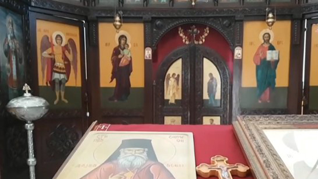 Чудо у манастиру у Љубовији: Проплакале 3 иконе, храмом се шири пријатан мирис, а ево шта каже свештеник (ФОТО)